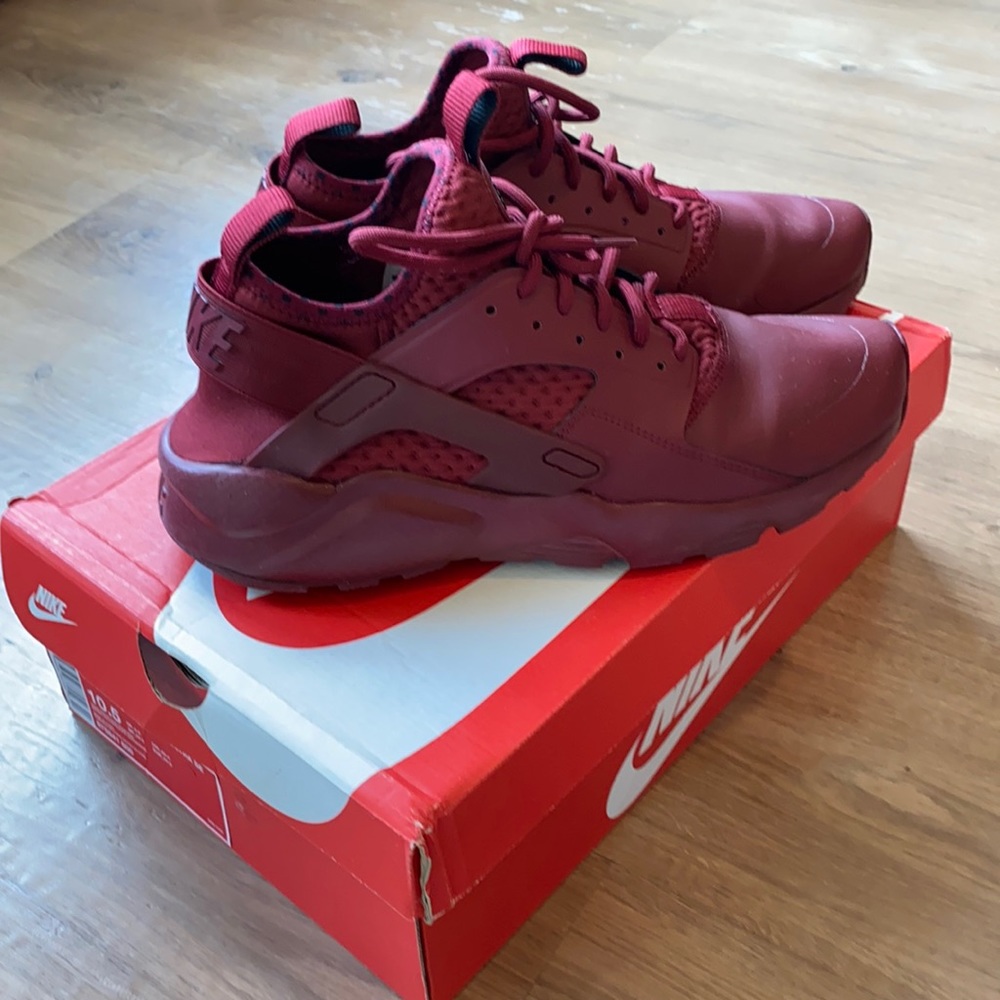 Burgundy Nike Huaraches Size 10.5 Men’s